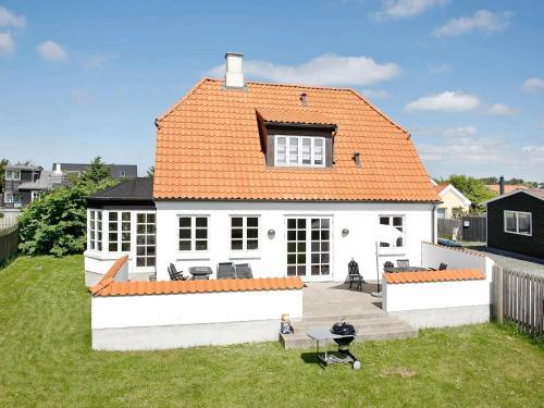 Four-bedroom Holiday Home In L�kken 9