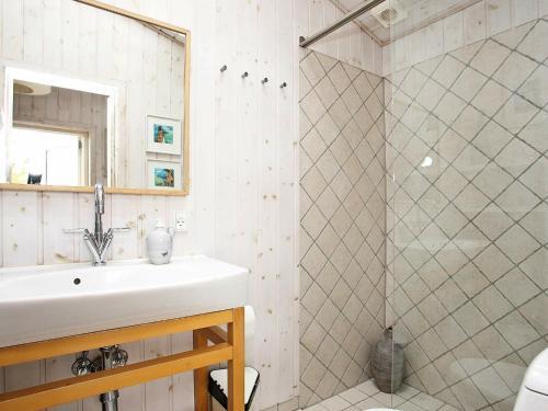 Three-bedroom Holiday Home In L�kken 77