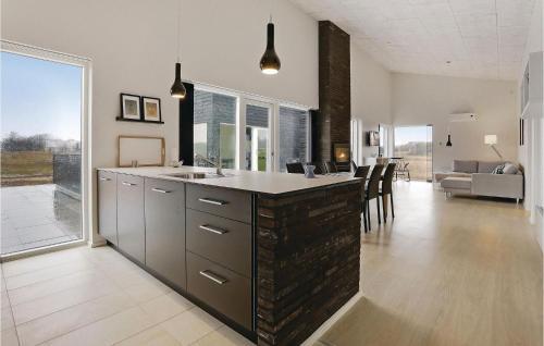Three-bedroom Holiday Home L�kken With A Fireplace 07