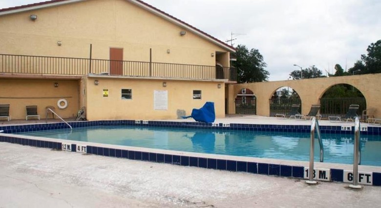Hotel Goldstar Inn & Suites