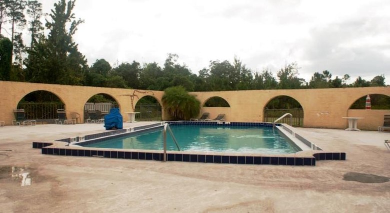Hotel Goldstar Inn & Suites