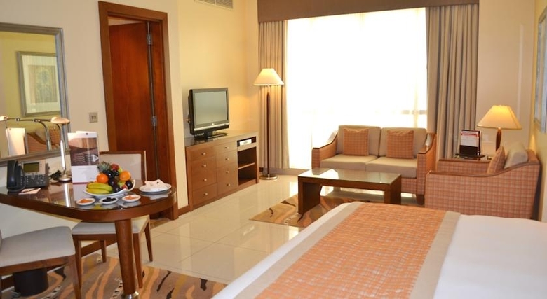Hotel Al Rawda Rotana Suites