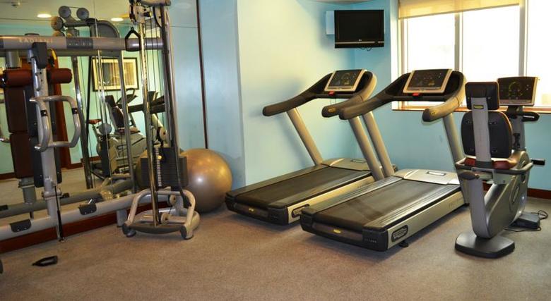 Hotel Al Rawda Rotana Suites