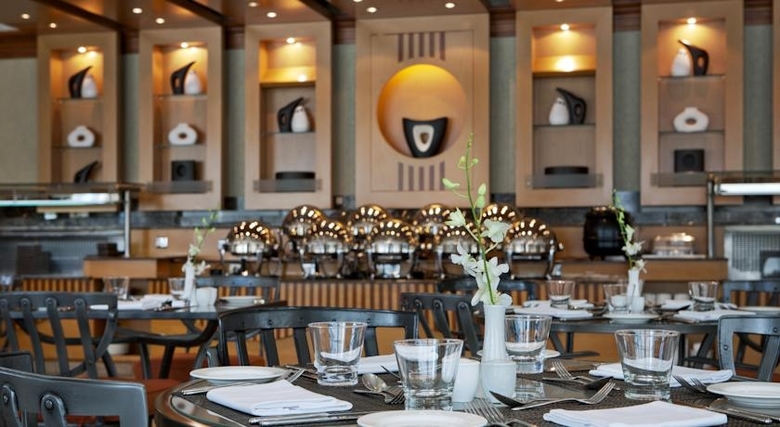 Hotel Al Maha Rotana Suites