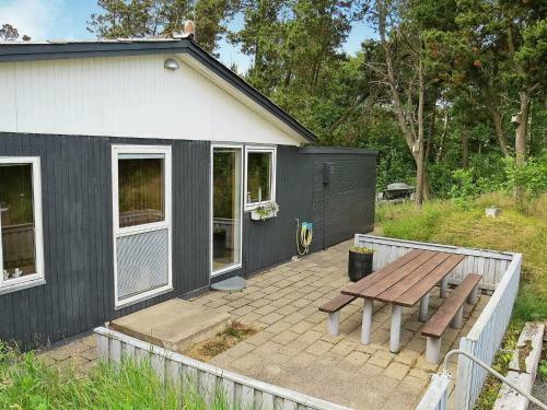 Three-bedroom Holiday Home In S�by 17