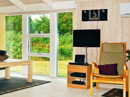 Three-bedroom Holiday Home In S�by 8