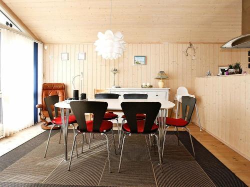 Four-bedroom Holiday Home In Hadsund 8