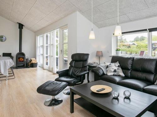 Three-bedroom Holiday Home In L�gst�r 6