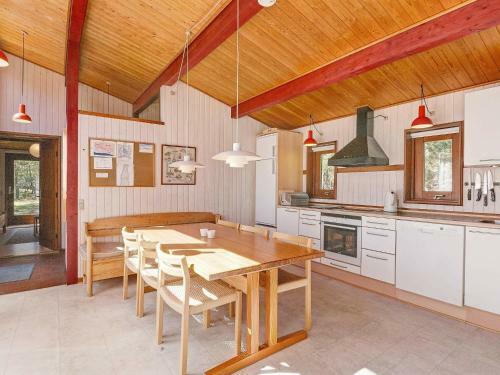 Three-bedroom Holiday Home In Nex� 38