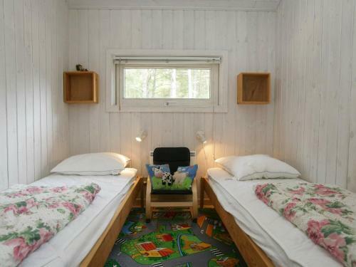 Three-bedroom Holiday Home In Nex� 10