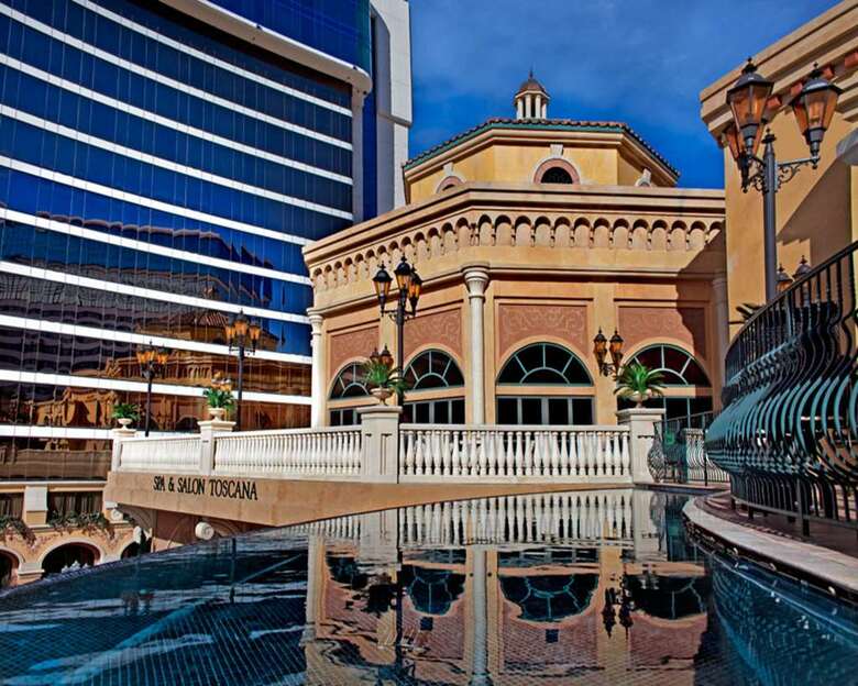 Hotel Peppermill Resort  Casino