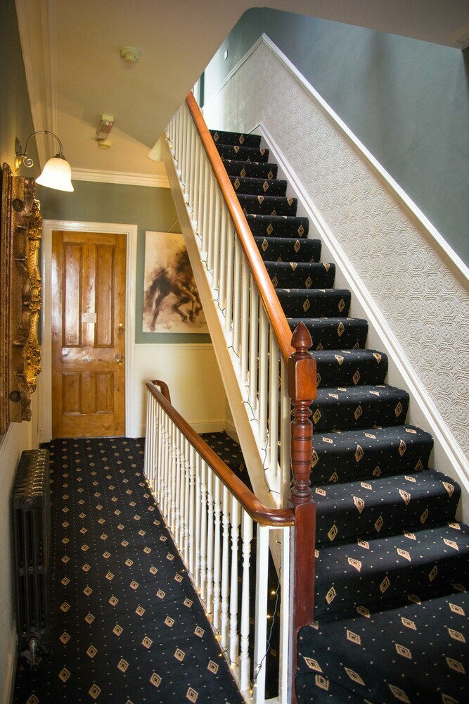 Bed & Breakfast Compton Guest House