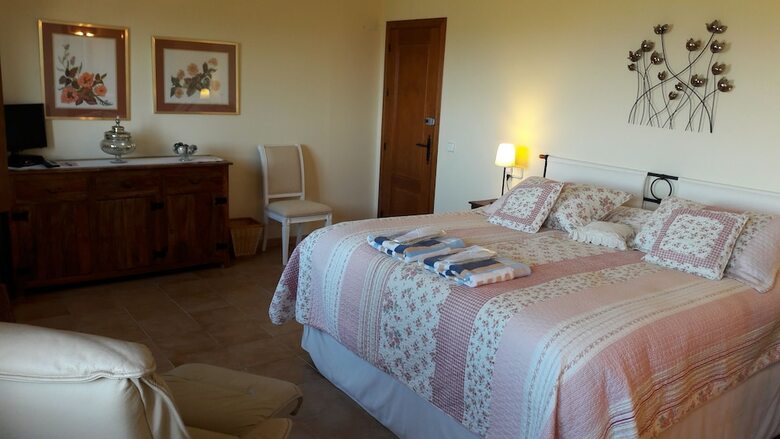 Casa Roble B&B