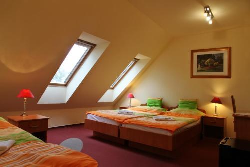 Hostal Minerva Panzi�, �tterem - K�v�z�
