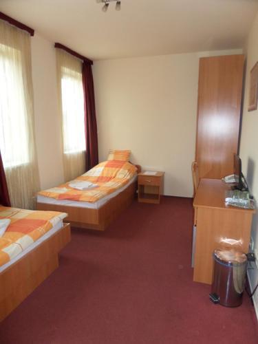 Hostal Minerva Panzi�, �tterem - K�v�z�