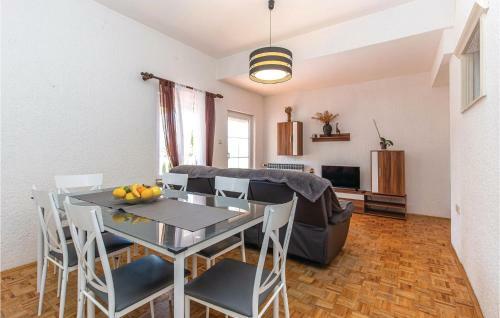 Three-bedroom Apartment Novi Vinodolski 08