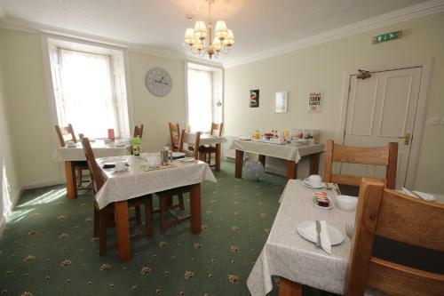 Hostal Inglestone House Guest House