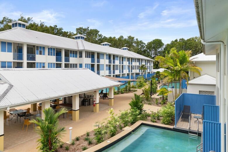 Hotel Oaks Lagoons