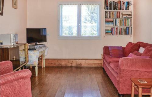 Two-bedroom Holiday Home Degagnac 0 04