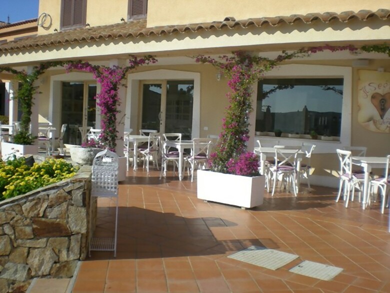 Apartamentos Villaggio Baia De Bahas � Suites