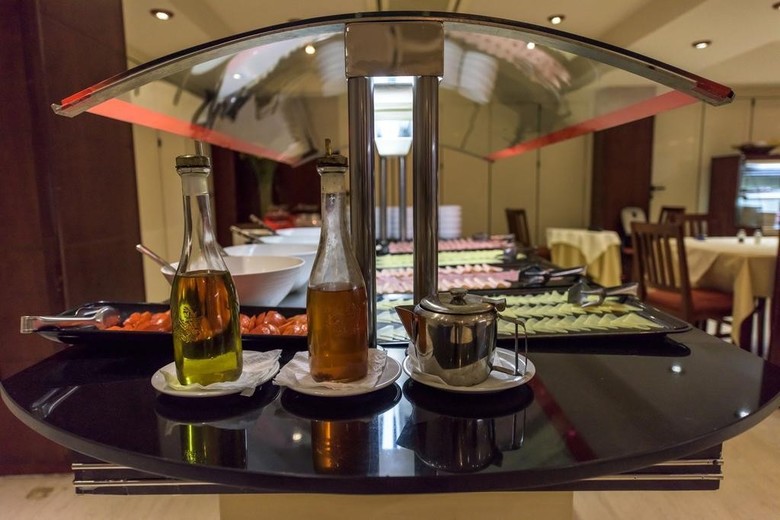 Manousos City Hotel
