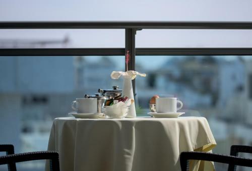 Manousos City Hotel