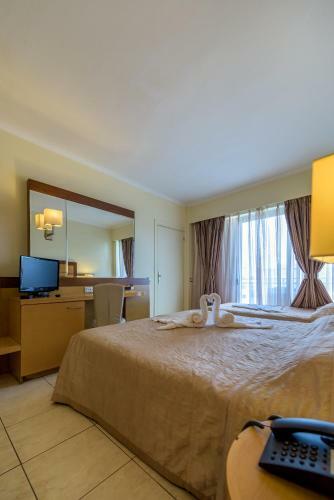 Manousos City Hotel