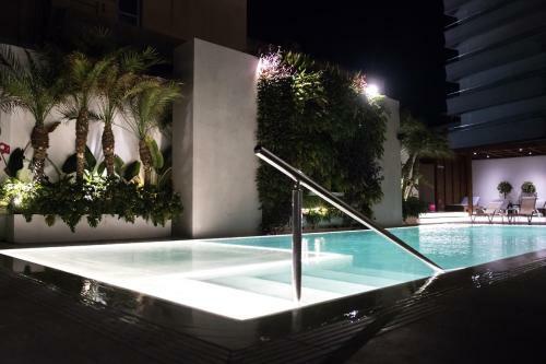 Manousos City Hotel