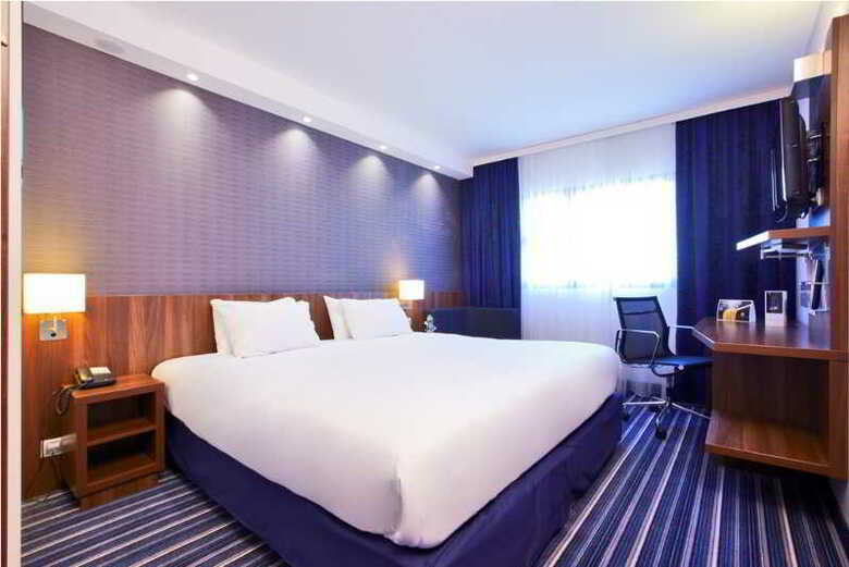 Hotel Holiday Inn Express Marseille Airport