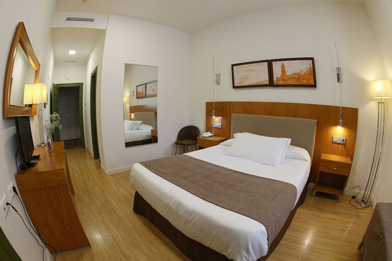 Hotel El Carmen (puente Genil)