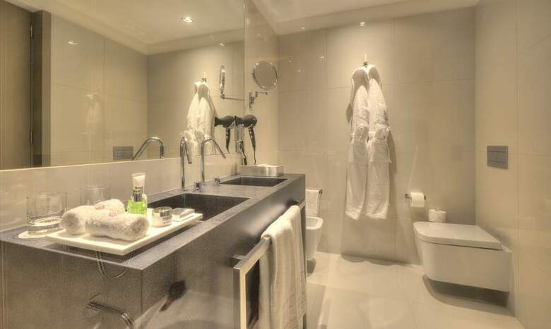 Hotel NH Collection Porto Batalha