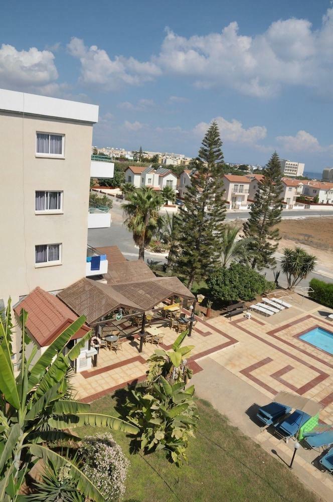 Hotel Debbie Xenia Apartments