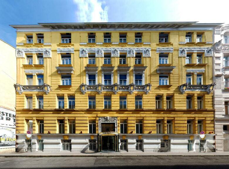 Hotel Carlton Opera