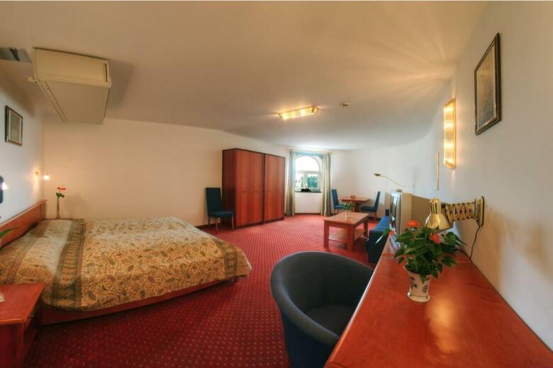 Hotel Carlton Opera