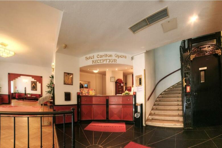 Hotel Carlton Opera