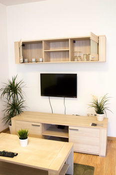 Corvin Plaza Apartments And Suites