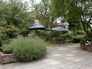 Hotel Upper Reaches (.)