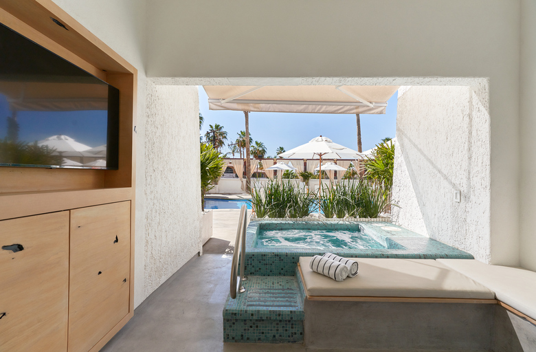 Bah�a Hotel & Beach Club
