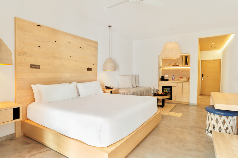 Bah�a Hotel & Beach Club