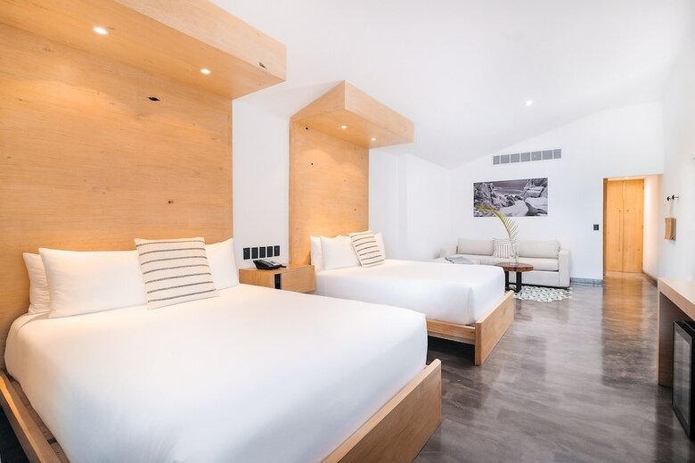 Bah�a Hotel & Beach Club