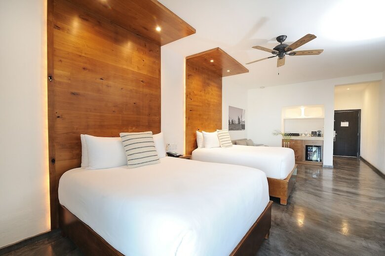 Bah�a Hotel & Beach Club
