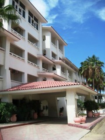 Bah�a Hotel & Beach Club