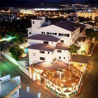 Bah�a Hotel & Beach Club
