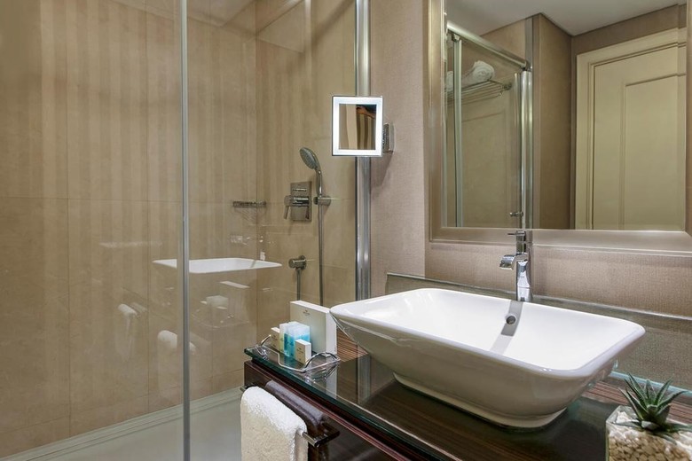 Elite World Business Hotel