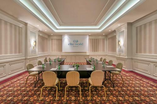 Elite World Business Hotel
