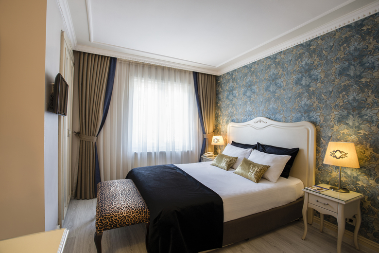 Raymond Hotel