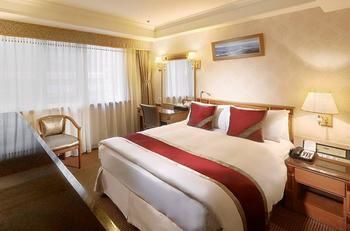 Hotel Cosmos (family)
