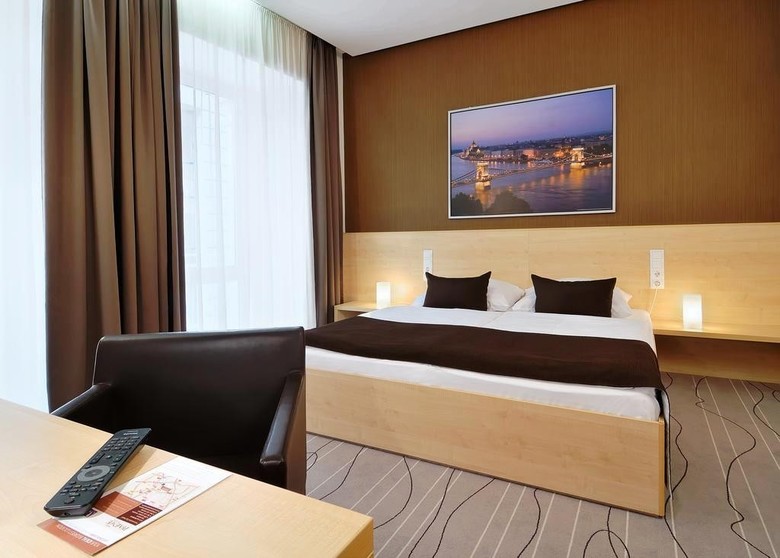 Promenade City Hotel