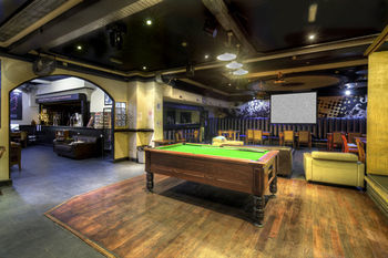 Albergue Arsenal Tavern Backpackers