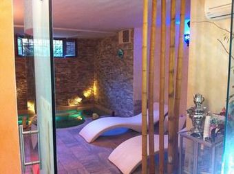 Aurelia Garden Gold Bed & Breakfast